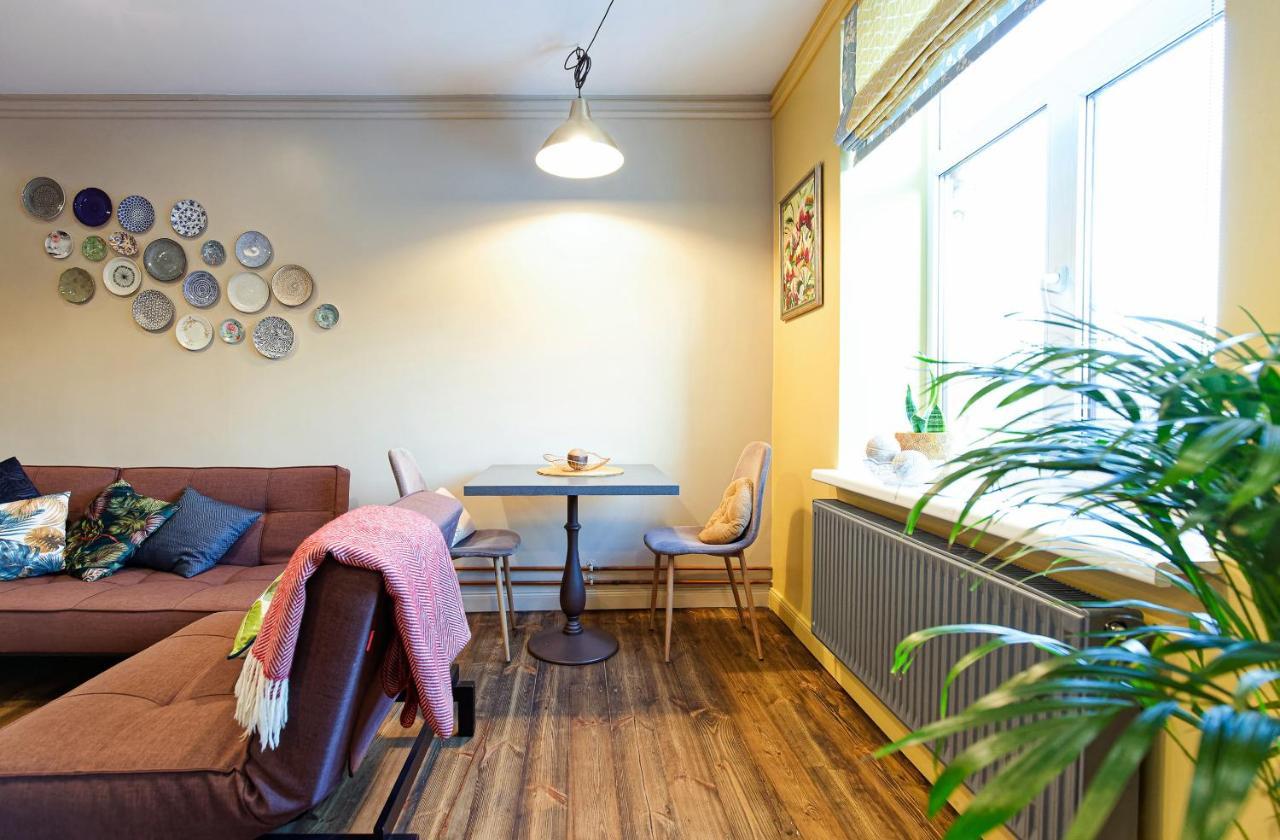 Self Check In Miera Art Apartment Riga Ngoại thất bức ảnh